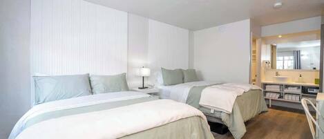 Desk, iron/ironing board, WiFi, bed sheets
