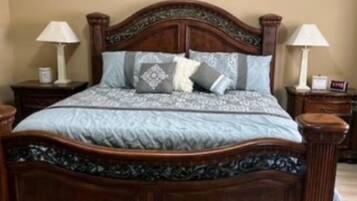 Iron/ironing board, WiFi, bed sheets