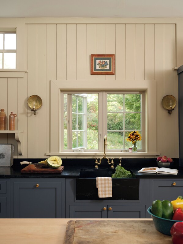 Mikrobølgeovn, ovn, kokeplater og oppvaskmaskin