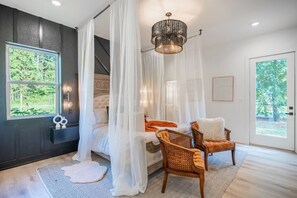 2 bedrooms, iron/ironing board, free WiFi, bed sheets - Romantic Luxury Villa with Private Pool, Hot Tub, Outdoor Kitchen & Fire Pits (Bullard)