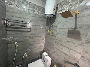 Deluxe Room | Bathroom | Shower, hair dryer, towels - RC Stays (Noida)