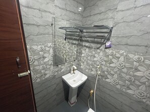 Deluxe Room | Bathroom - RC Stays (Noida)