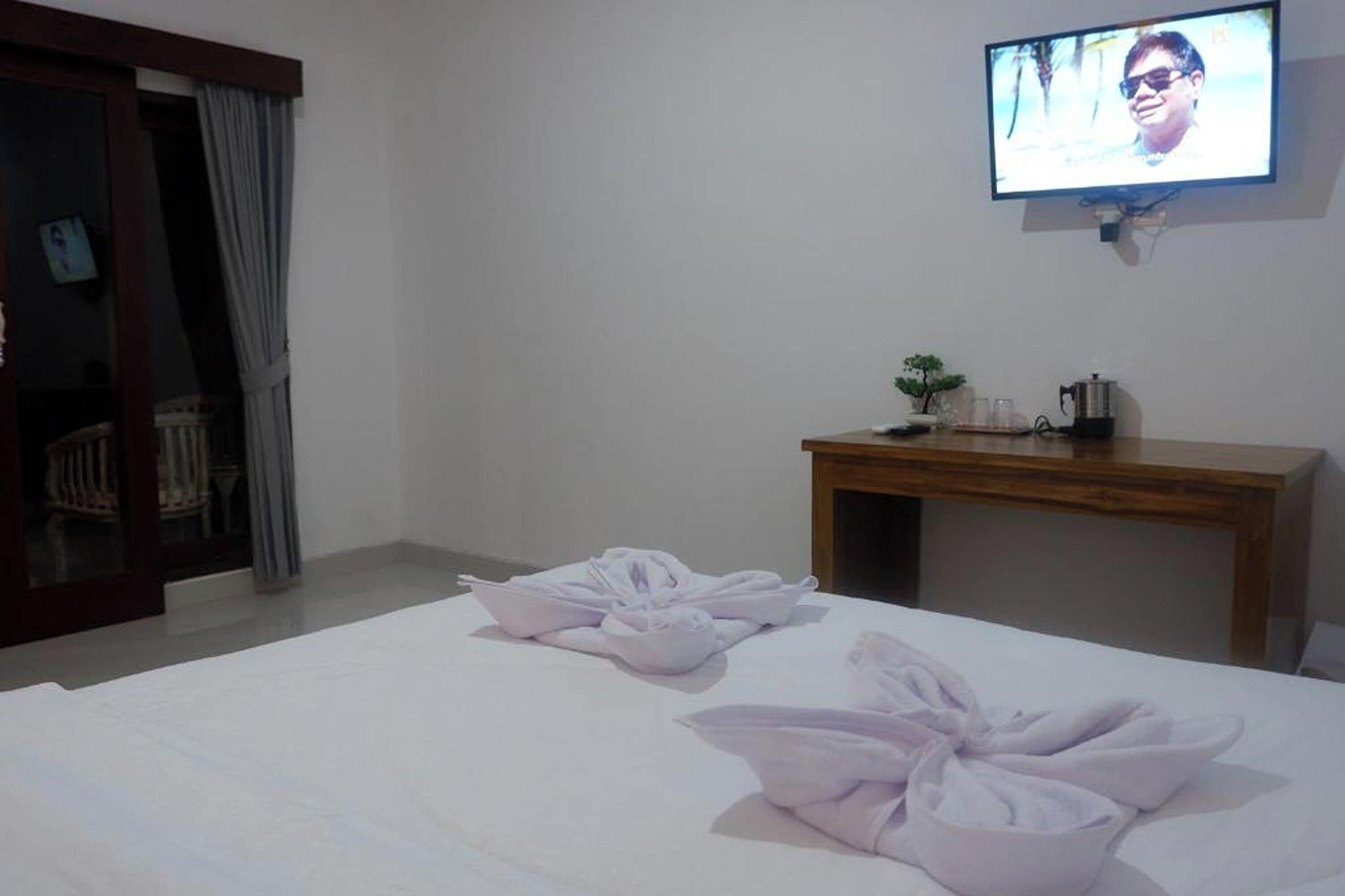 Deluxe King or Queen Room | Desk, soundproofing, free WiFi, bed sheets