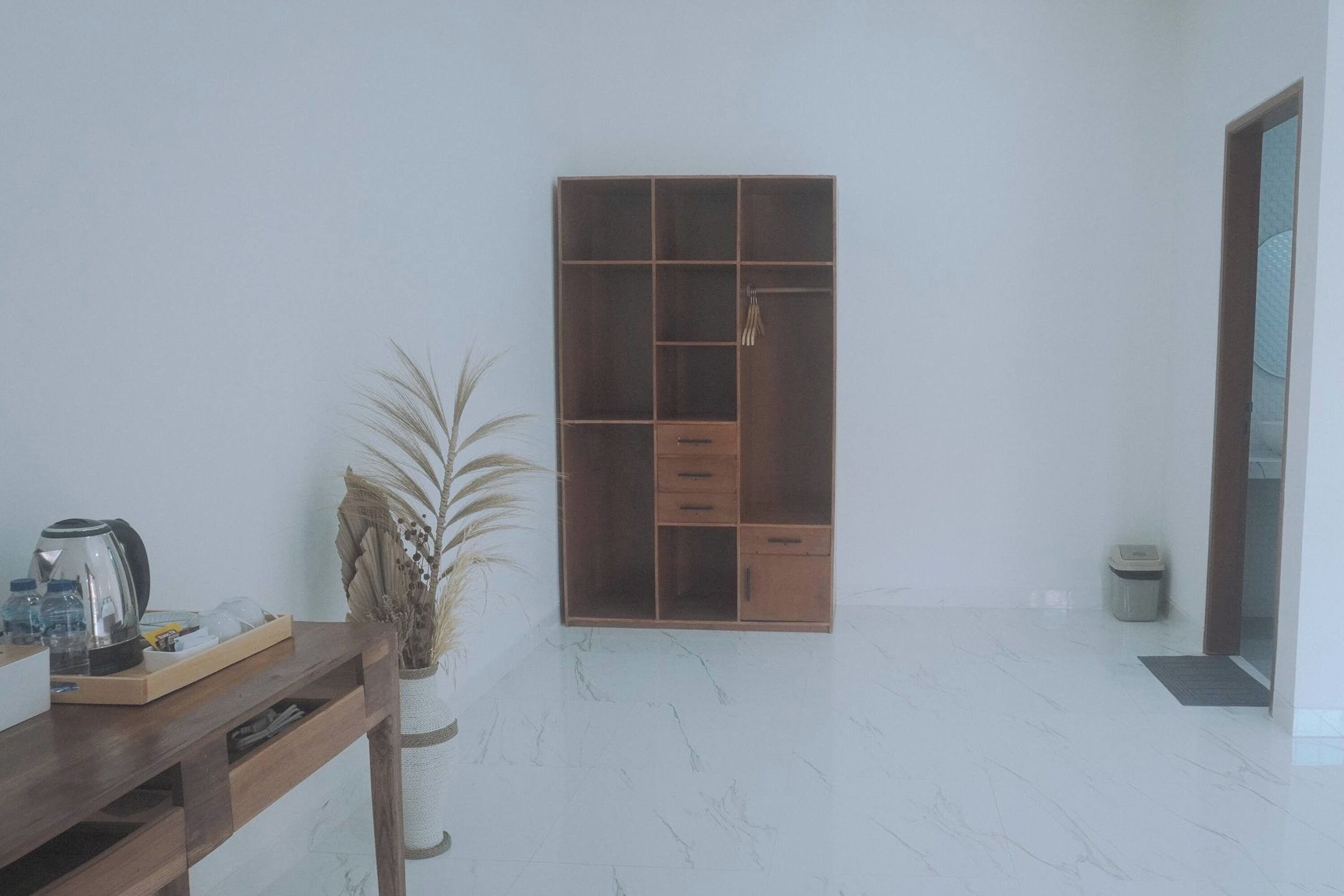 Kamar Deluks | Meja kerja, kedap suara, Wi-Fi gratis, dan seprai linen