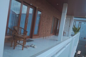 Deluxe King or Queen Room | Terrace/patio - The Brick Canggu (Canggu)