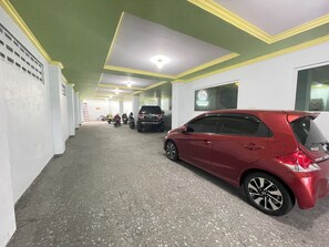 Ubetjent parkering (inkludert)