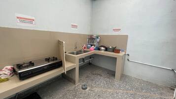 Standard Room | Shared kitchen