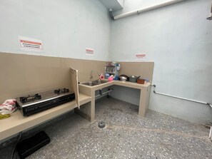 Standard Room | Shared kitchen