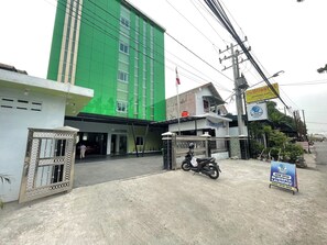 Front of property - Blissful Executive Kost (Medan)