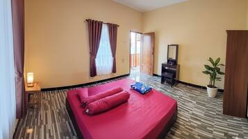 Double Room | Desk, rollaway beds, free WiFi, bed sheets