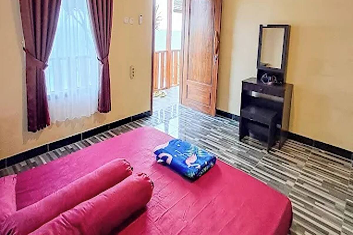 Double Room | Desk, rollaway beds, free WiFi, bed sheets