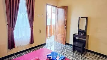 Double Room | Desk, rollaway beds, free WiFi, bed sheets