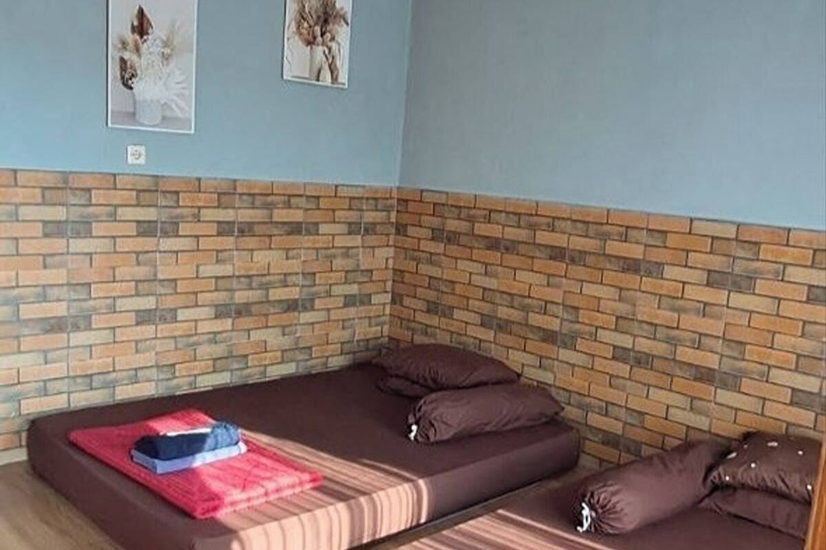 Family Room | Desk, rollaway beds (surcharge), WiFi (free), bed sheets