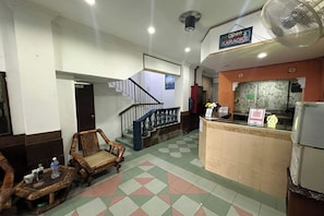Área de estar no saguão