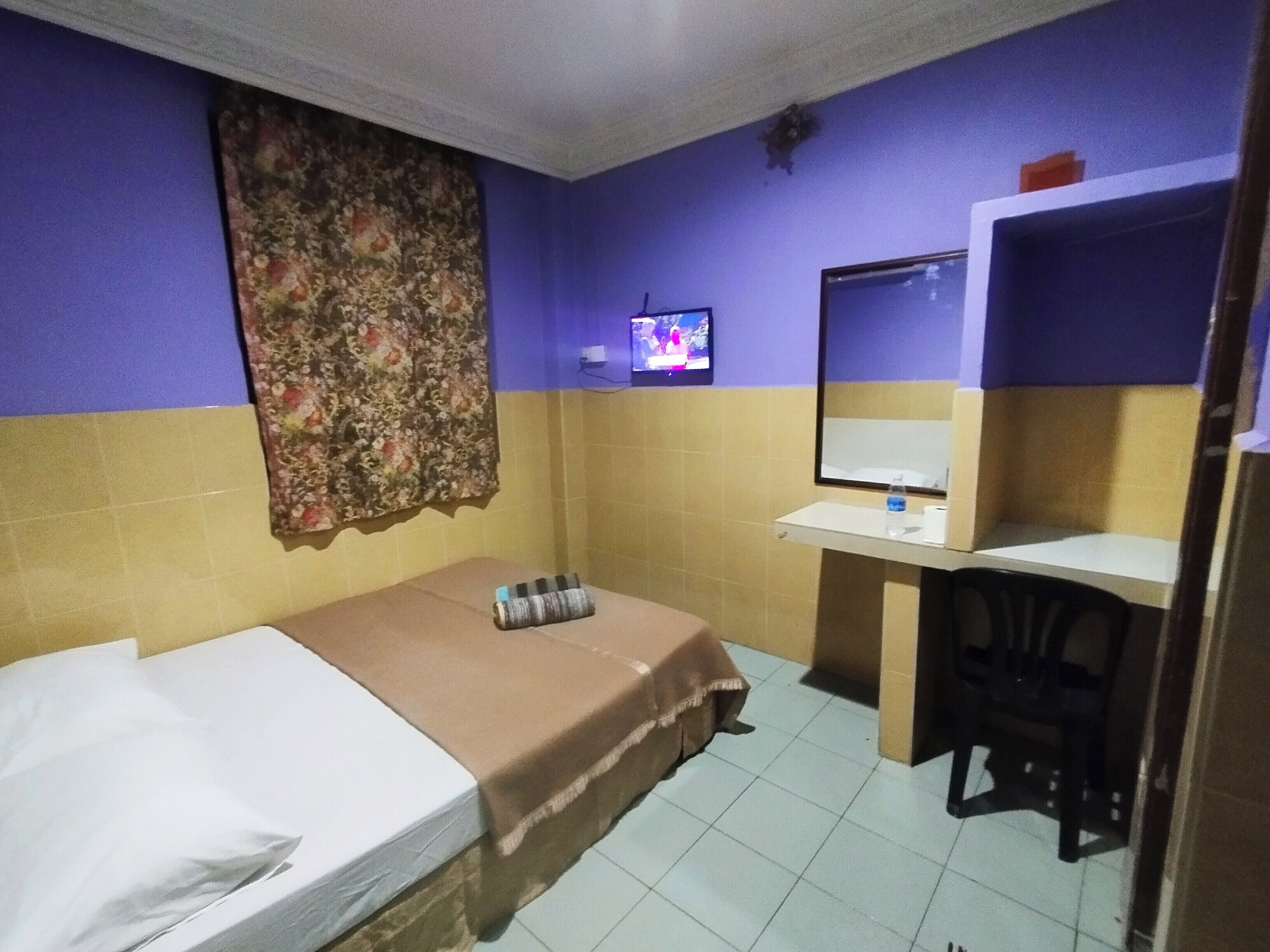 Desk, iron/ironing board (on request), WiFi (free), bed sheets