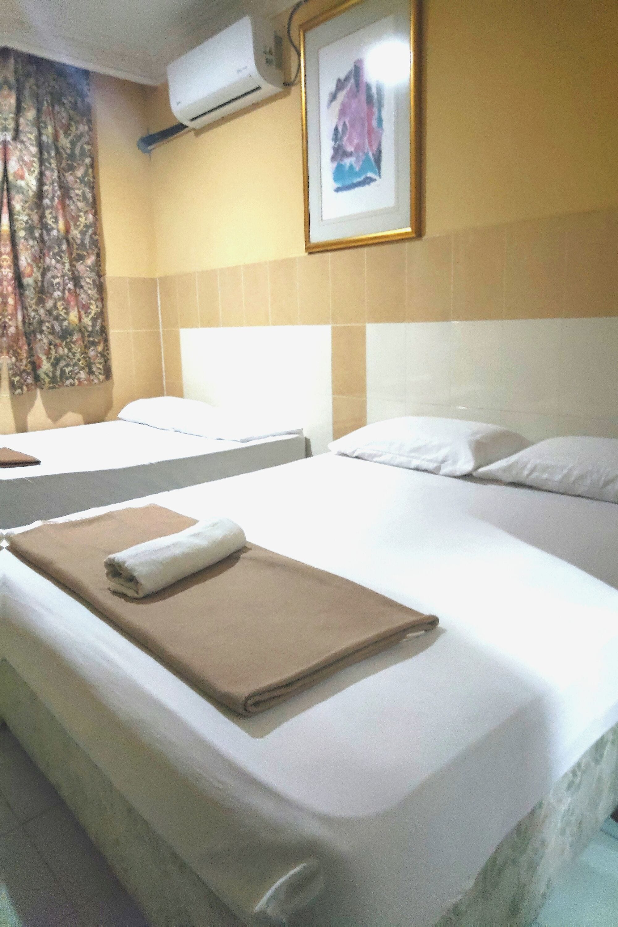 Kamar Standar, 1 Tempat Tidur Queen, pemandangan kota | Meja kerja, setrika/meja setrika, Wi-Fi gratis, dan seprai linen