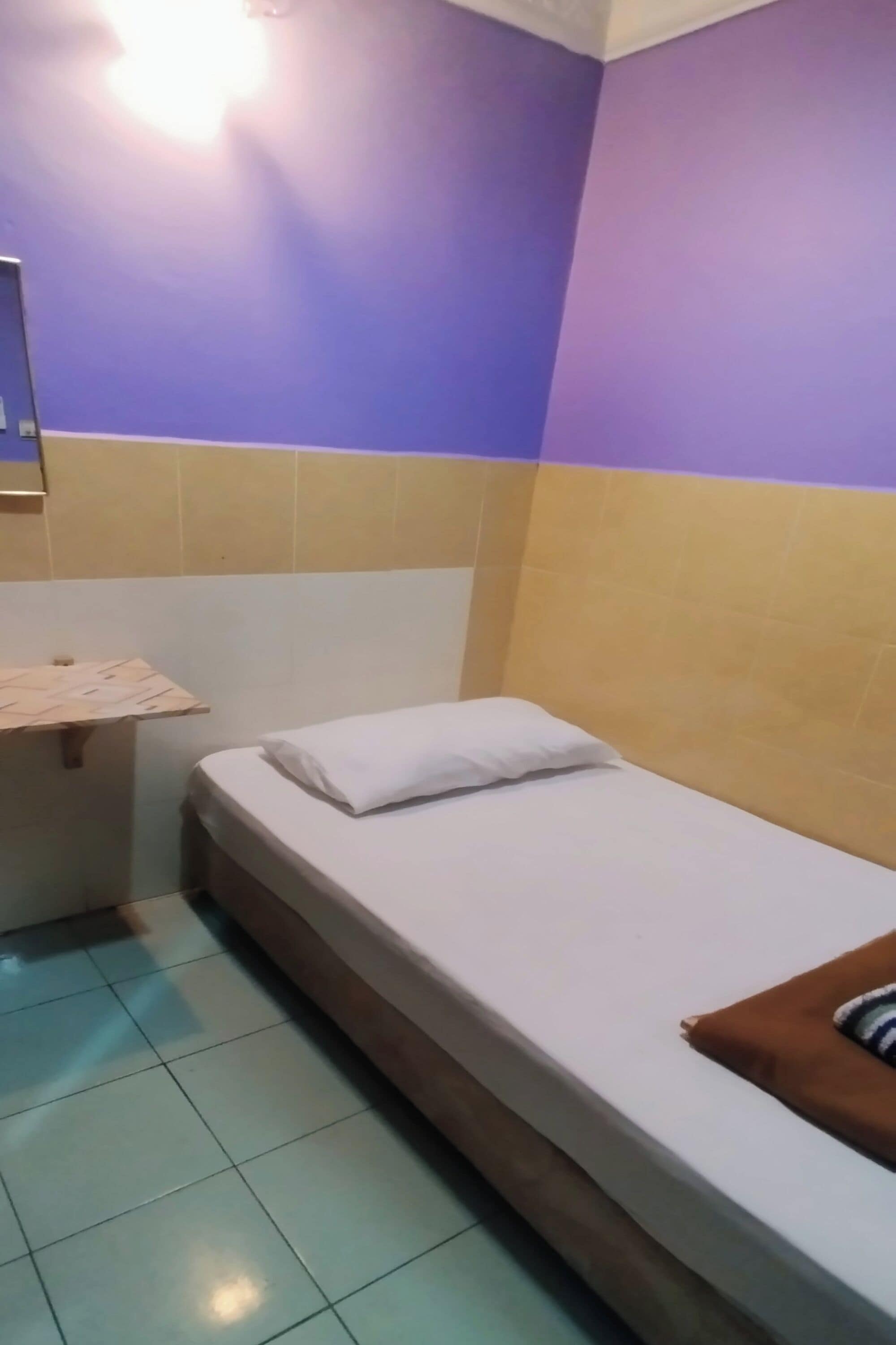 Kamar Single Standar | Meja kerja, setrika/meja setrika, Wi-Fi gratis, dan seprai linen