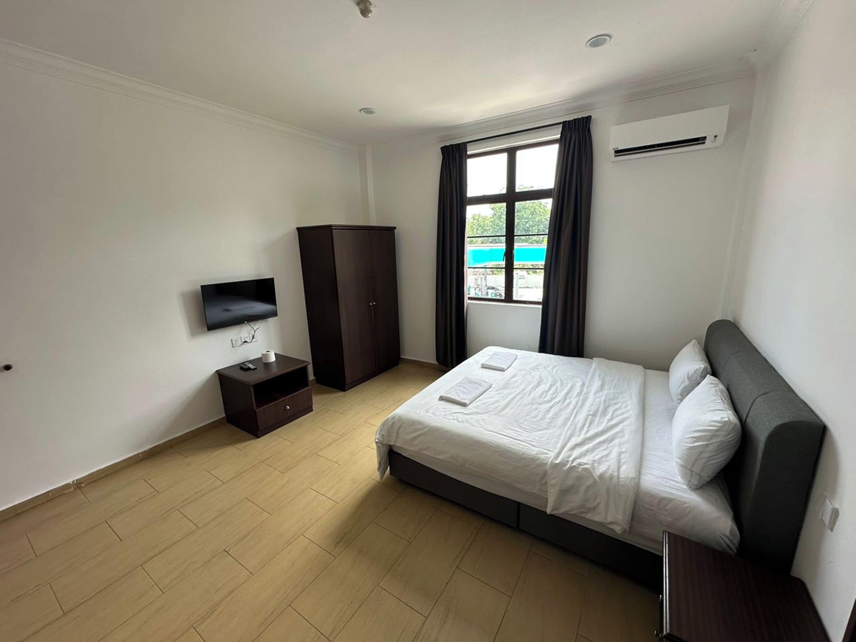 Iron/ironing board, free WiFi, bed sheets