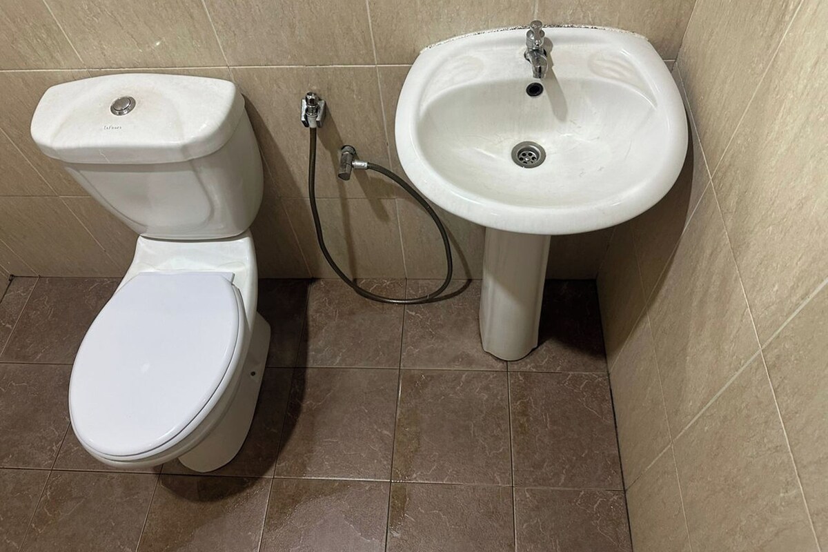 A bathroom with a toilet and a sink.