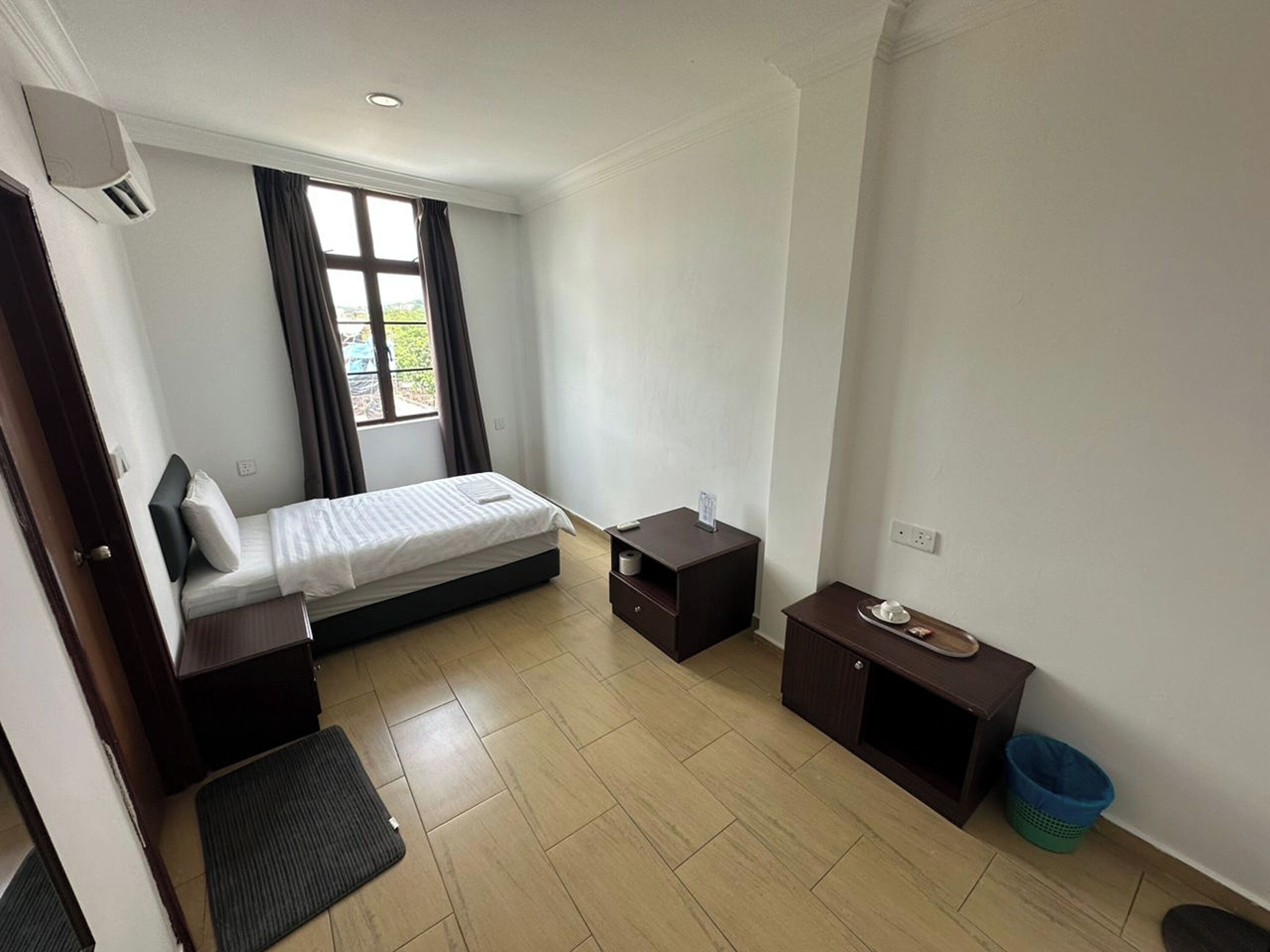 Superior Single Room | Iron/ironing board, free WiFi, bed sheets