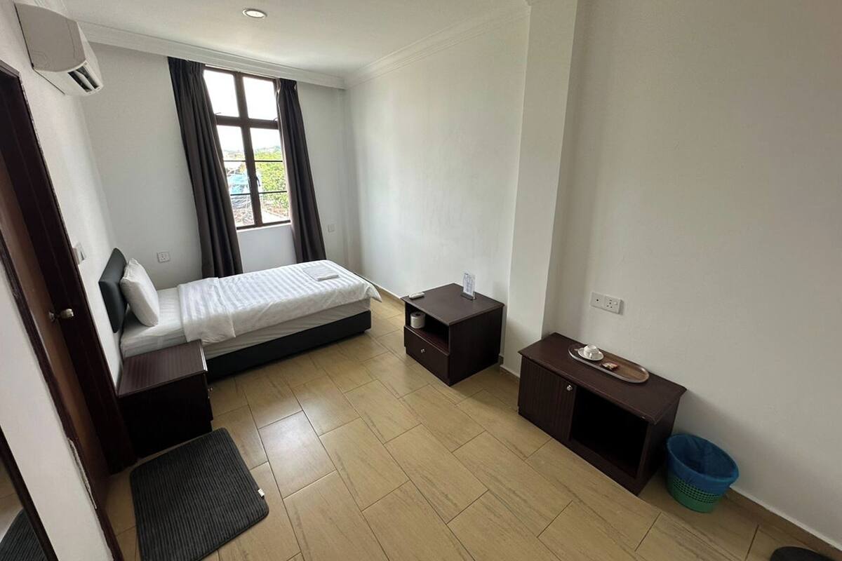Habitación individual superior | Tabla de planchar con plancha, wifi gratis y ropa de cama