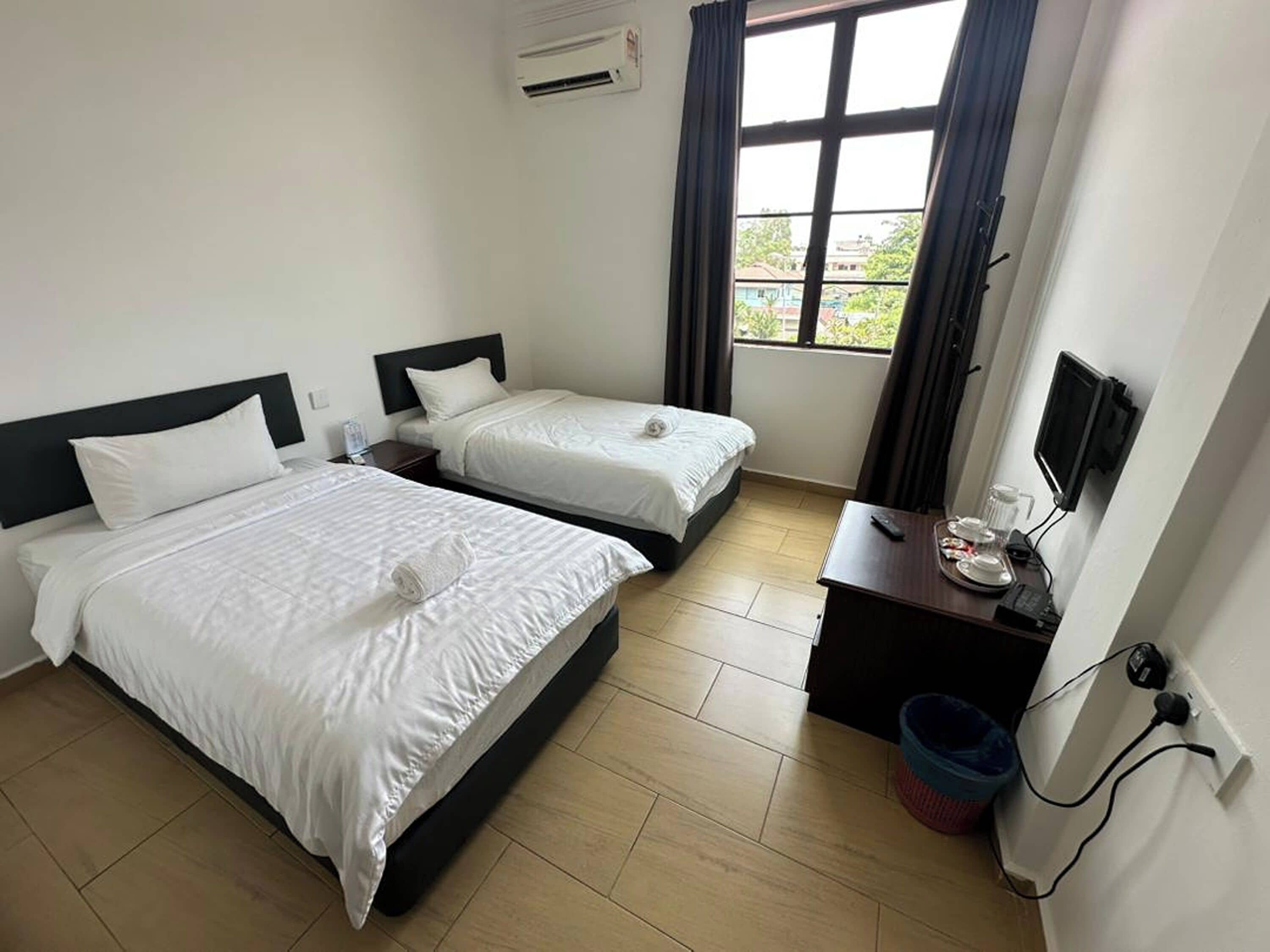Deluxe Twin Room | Iron/ironing board, free WiFi, bed sheets