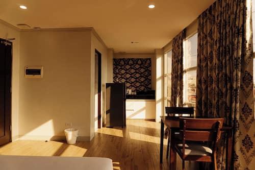 Executive Suite | Private kitchen | Electric kettle