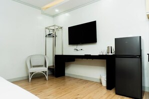 Desk, free WiFi, bed sheets