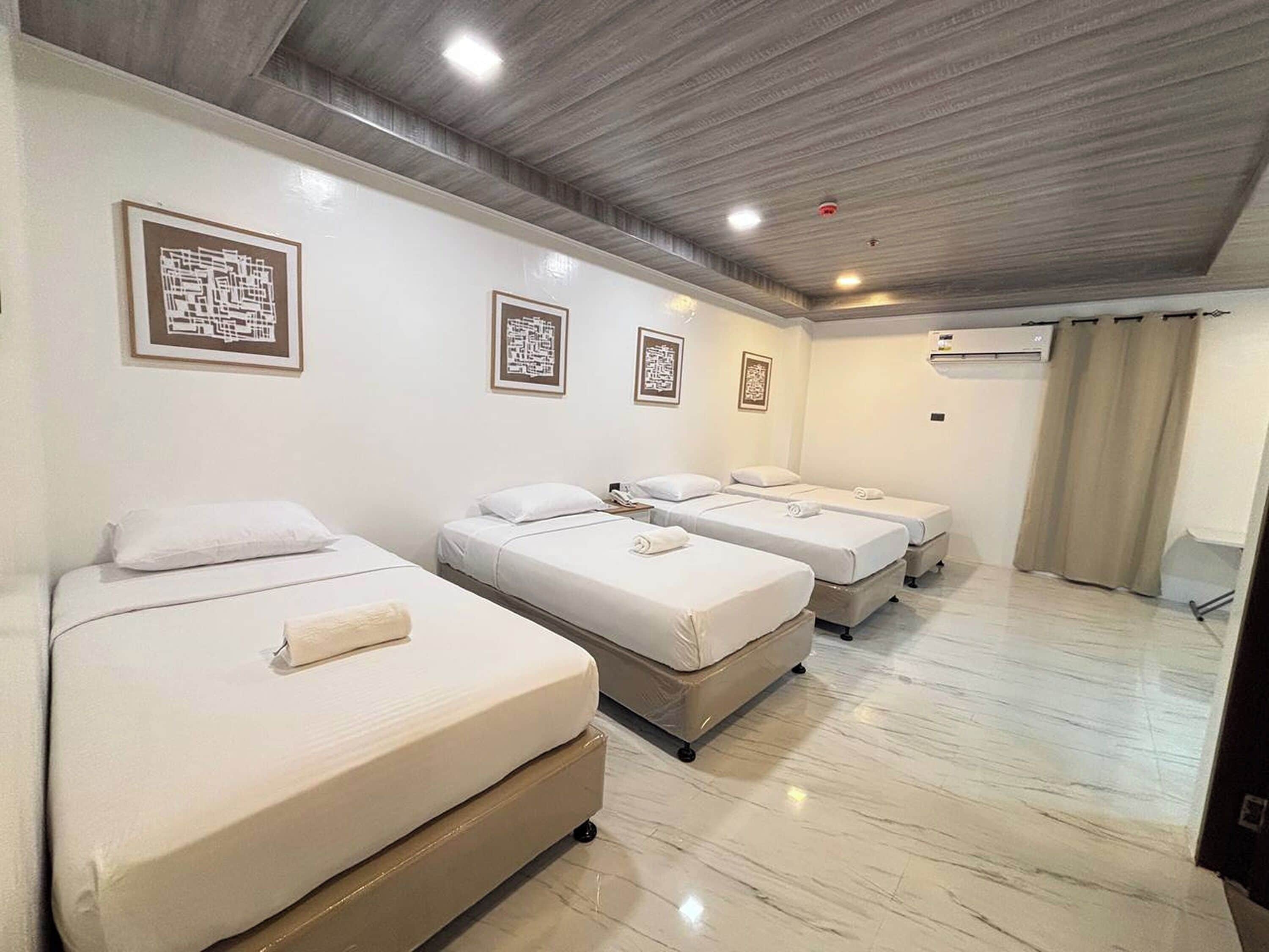 豪華四人房 | 書桌、免費無線上網、床單