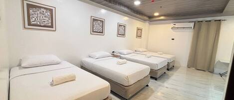 Deluxe Quadruple Room