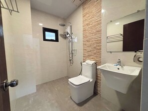 Deluxe Room, 1 Queen Bed | Bathroom | Shower, free toiletries, towels - Hotel De Alexa (Maramag)