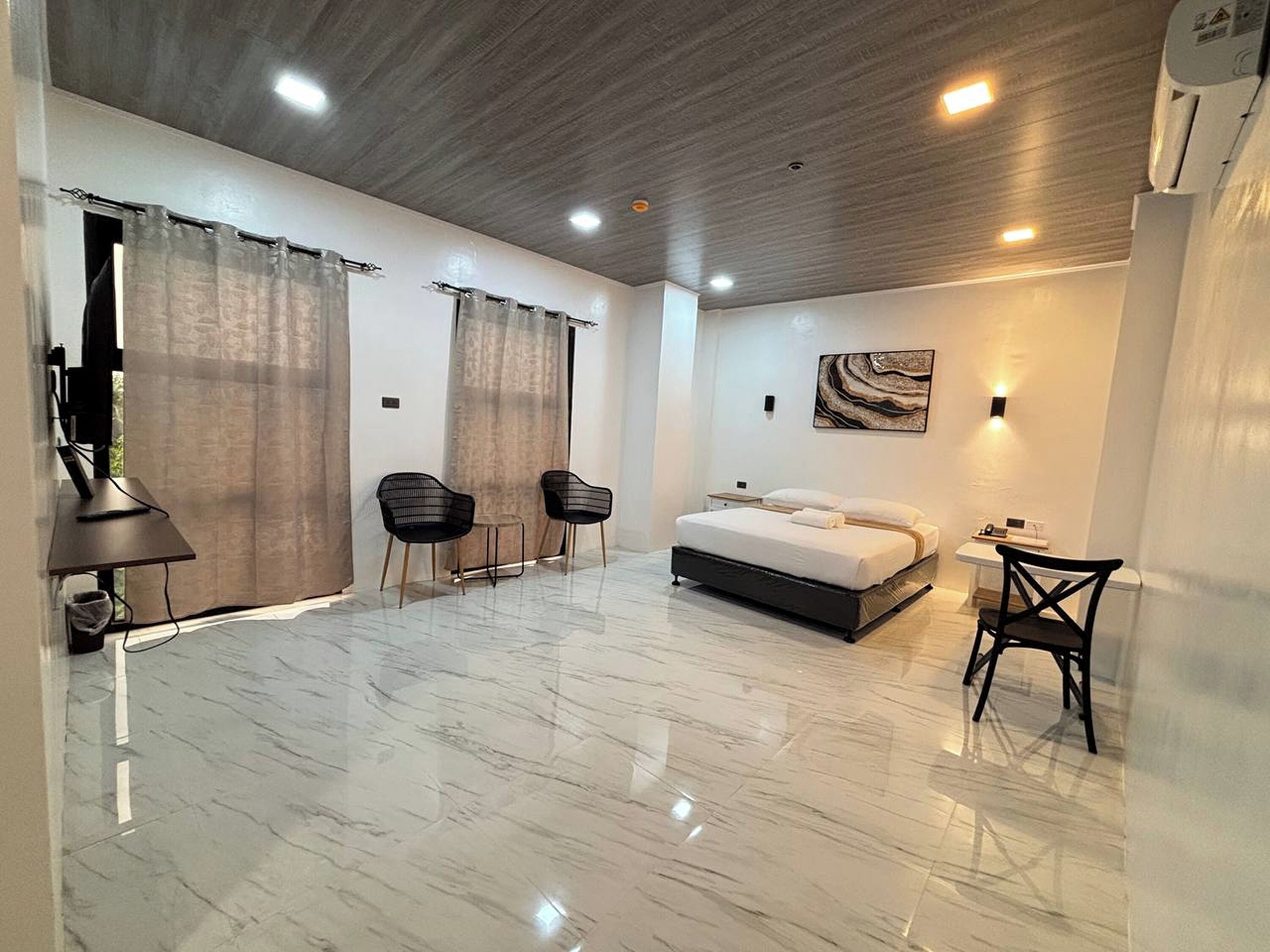 豪華客房, 1 張加大雙人床 | 書桌、免費無線上網、床單