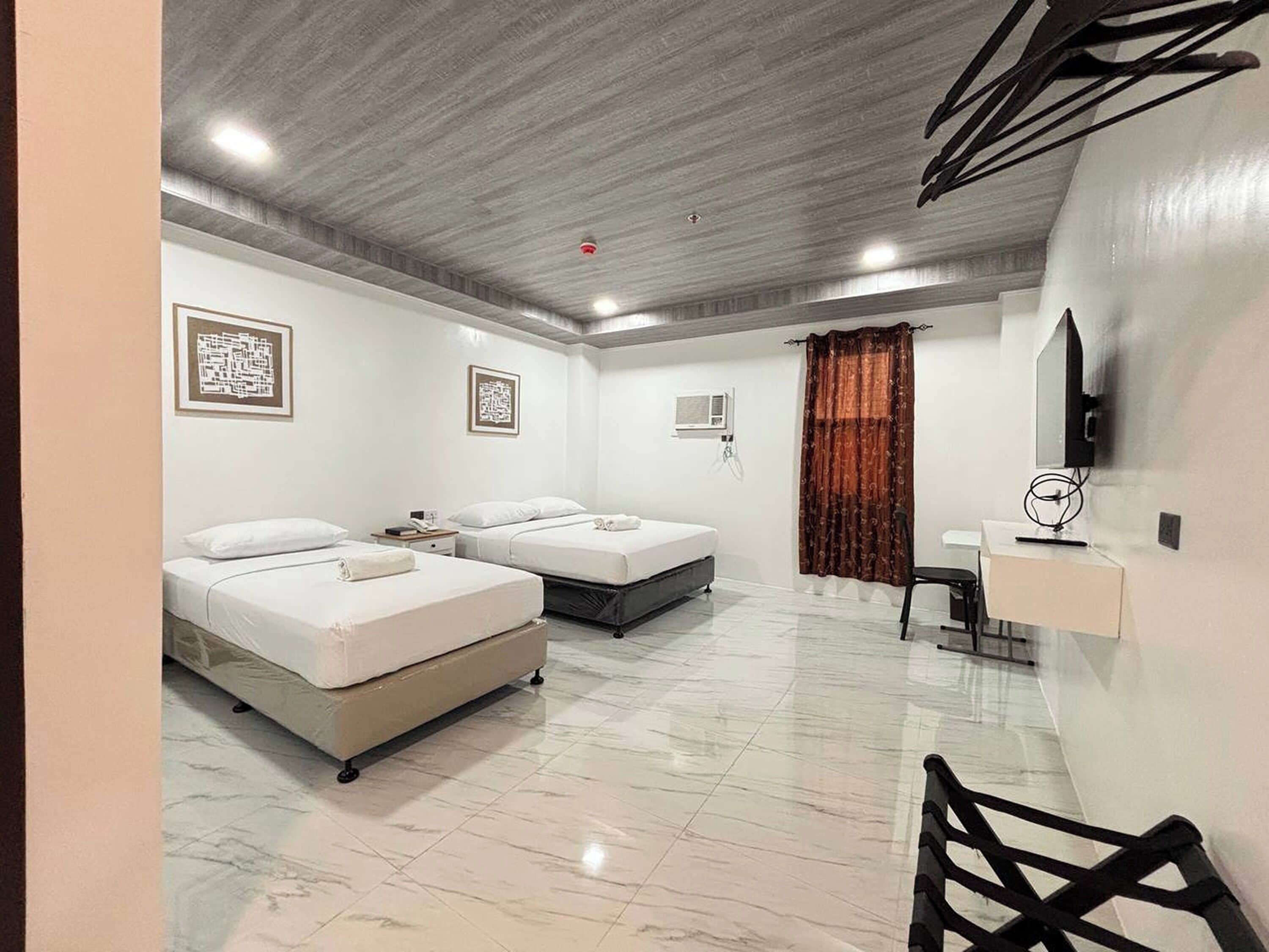 豪華三人房 | 書桌、免費無線上網、床單