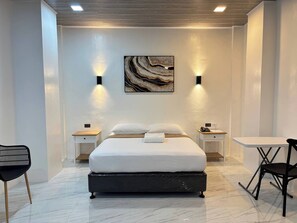 Deluxe kamer, 1 queensize bed | Een bureau, gratis wifi, beddengoed