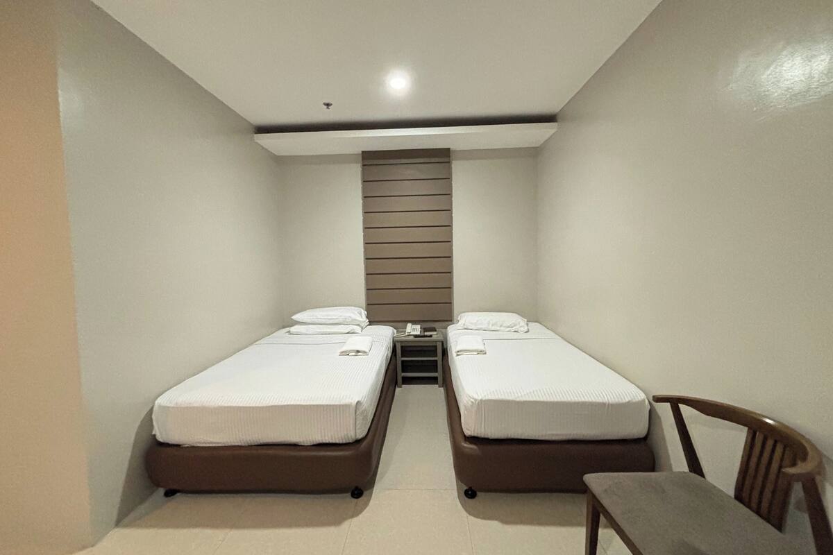 Superior Triple Room | Desk, free WiFi, bed sheets
