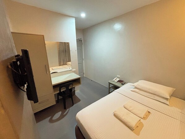 Deluxe Room | Desk, free WiFi, bed sheets