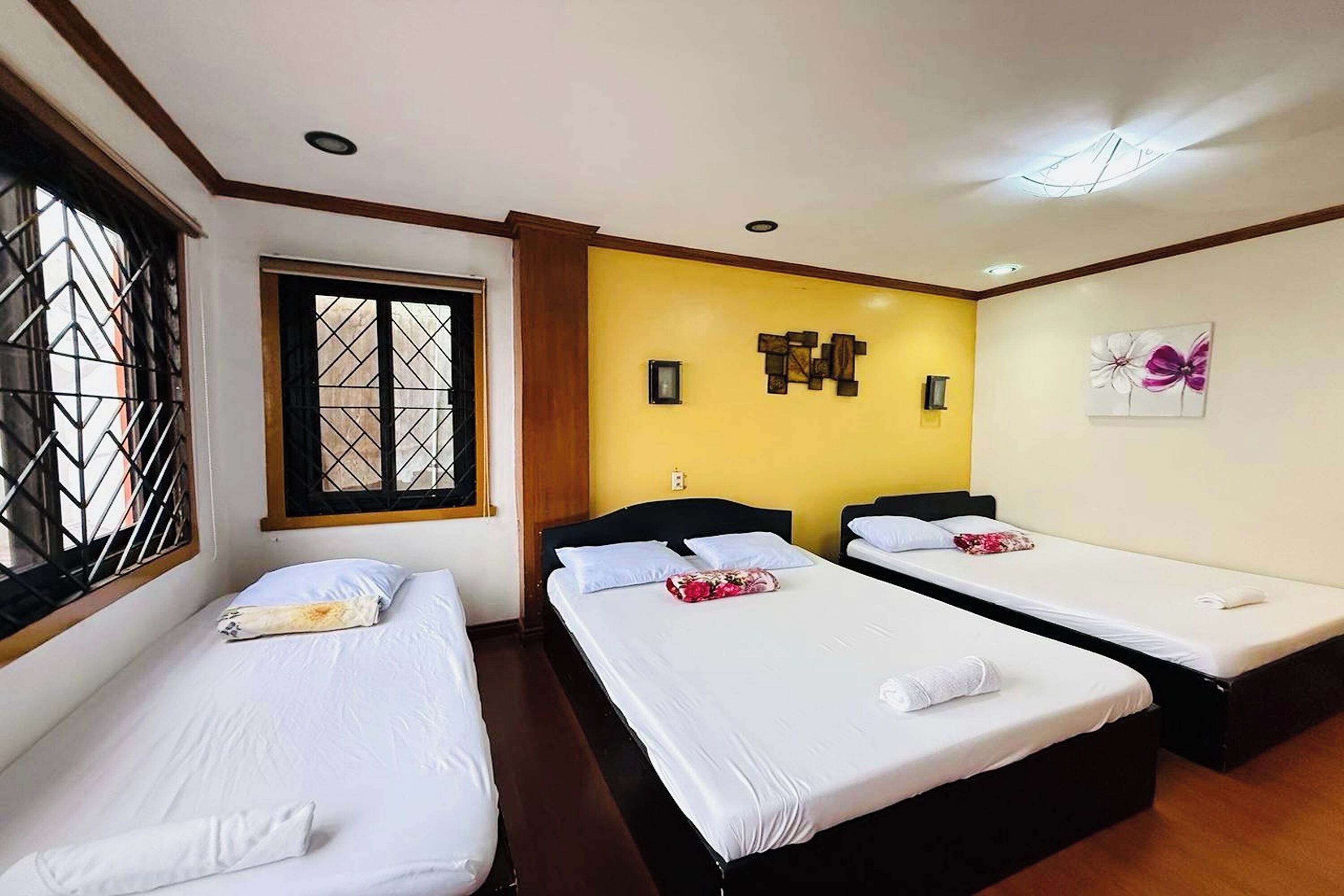 Family Room with Mountain View | Iron/ironing board, free WiFi, bed sheets