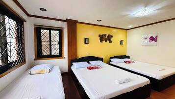 Family Room with Mountain View | Iron/ironing board, free WiFi, bed sheets