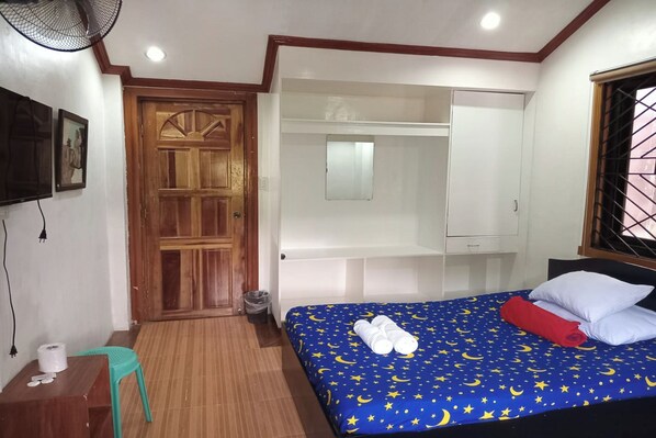 Iron/ironing board, free WiFi, bed sheets