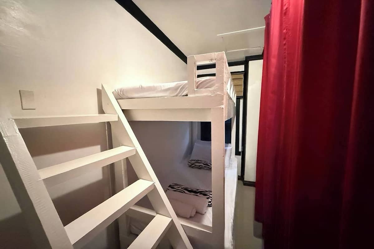 싱글룸 (Single Bunk Bed Room) | 다리미/다리미판, 무료 WiFi, 침대 시트