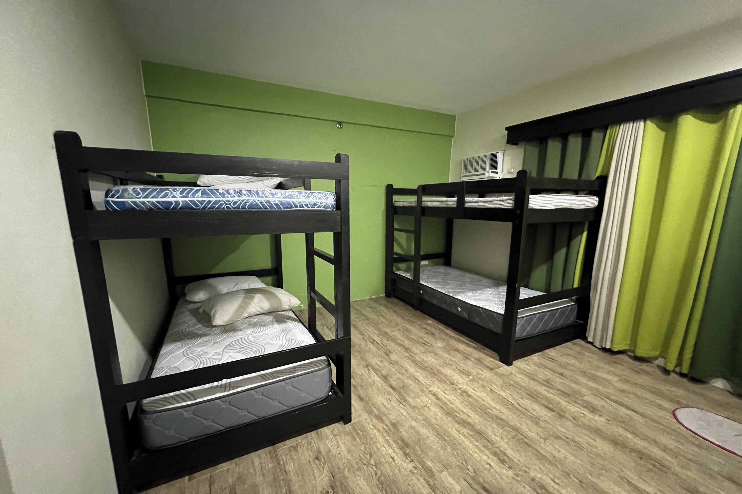 Firemannsrom – deluxe | Skrivebord, wi-fi (inkludert), sengetøy og rullestolvennlig