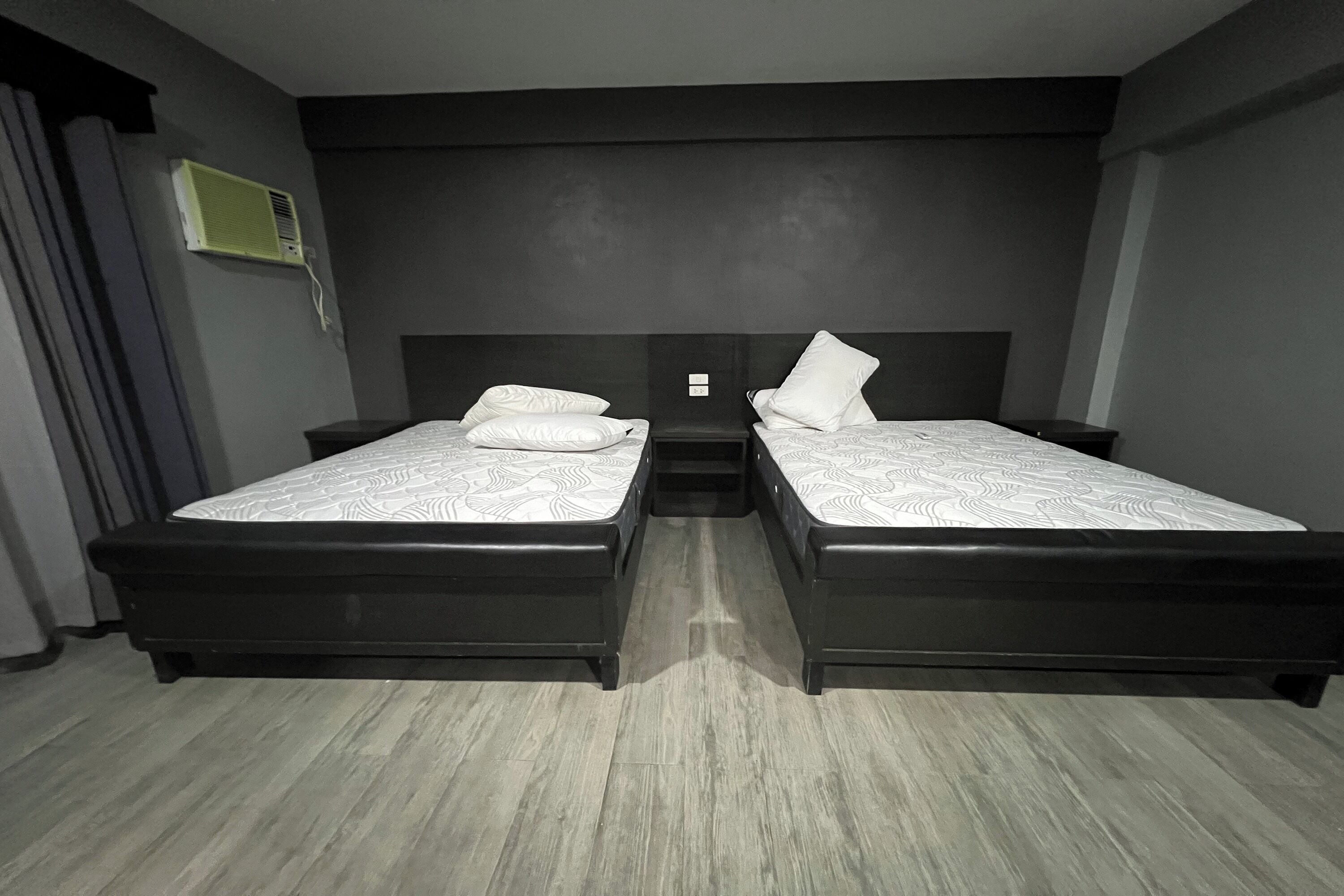 Rom – deluxe | Skrivebord, wi-fi (inkludert), sengetøy og rullestolvennlig