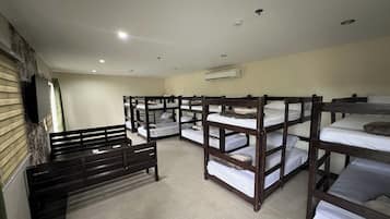 Quadruple Room | Desk, free WiFi, bed sheets, wheelchair access