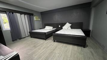 Habitación Deluxe | Escritorio, wifi gratis, ropa de cama y acceso para silla de ruedas