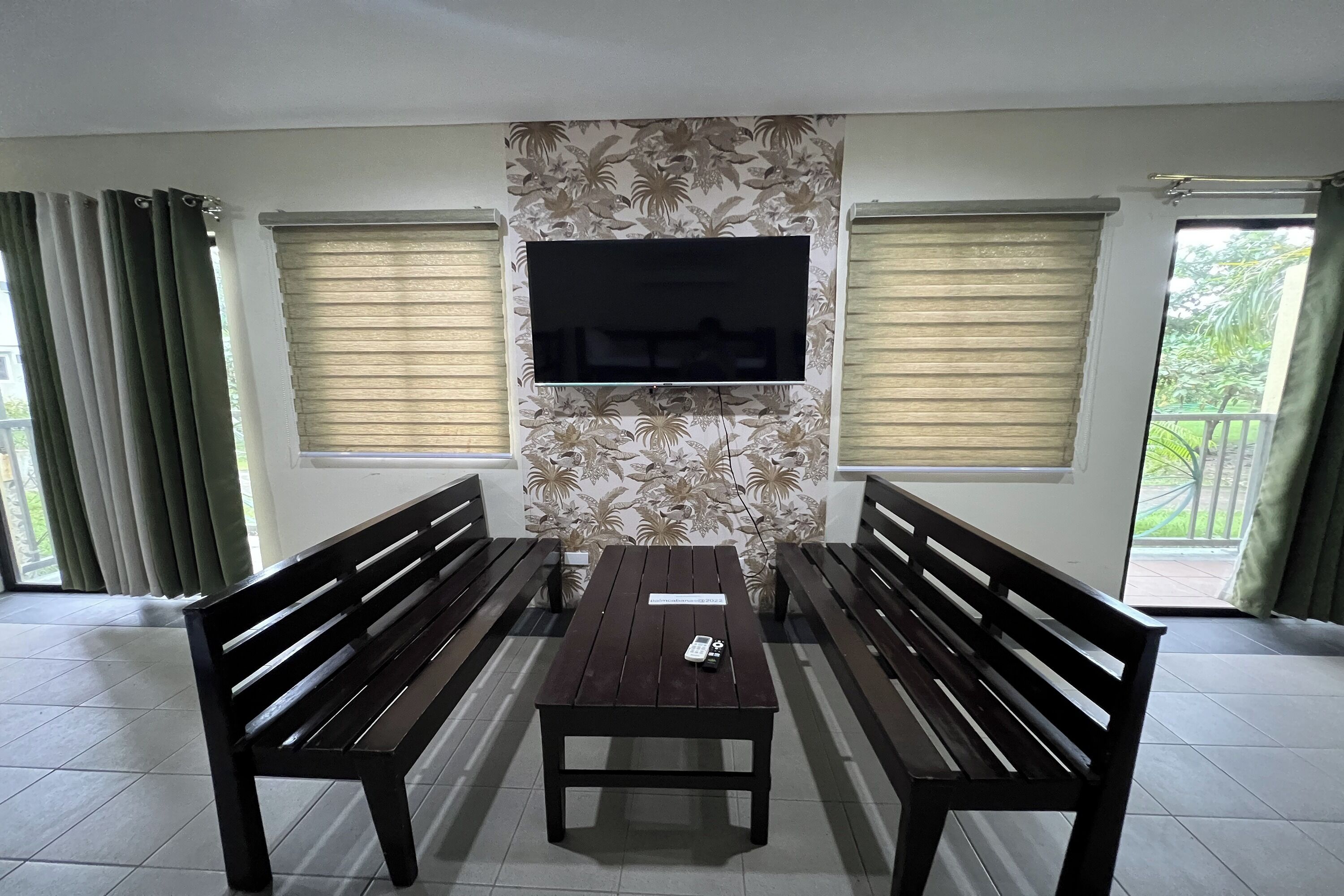 Escritorio, wifi gratis, ropa de cama y acceso para silla de ruedas 