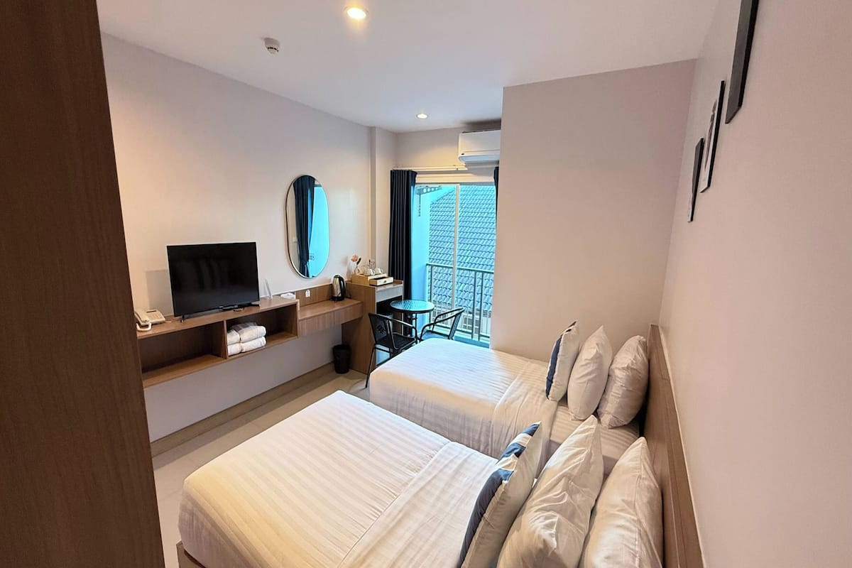 Desk, WiFi (free), bed sheets