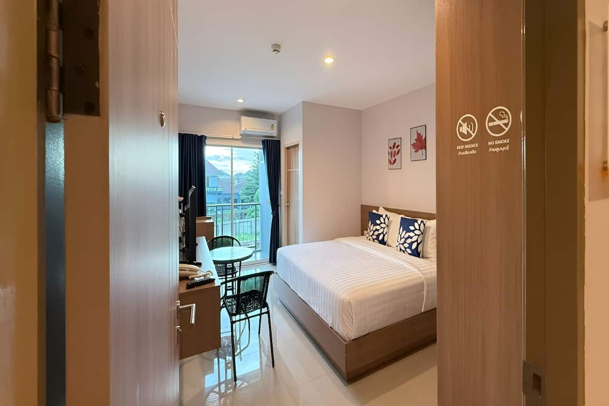 Desk, WiFi (free), bed sheets