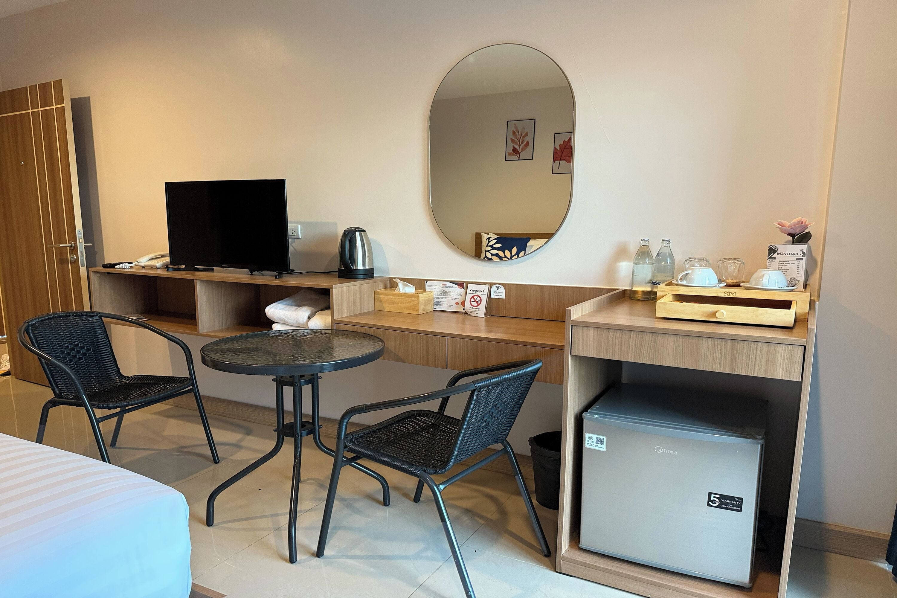 標準雙人房 | 浴室 | 淋浴設備、免費梳洗用品、風筒、拖鞋