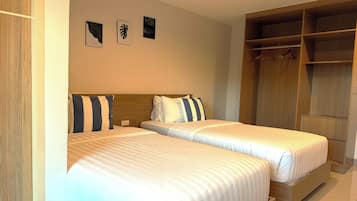 Standard Twin Room | Desk, rollaway beds, free WiFi, bed sheets