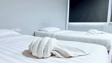 Family Room | Desk, iron/ironing board, free WiFi, bed sheets